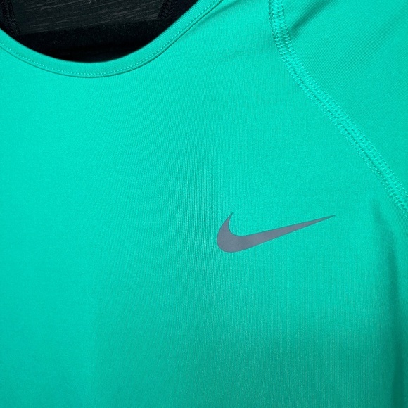 Nike Pro Womens Dri Fit Shirt Green and Black with Sheer Back Size Medium - Picture 6 of 7